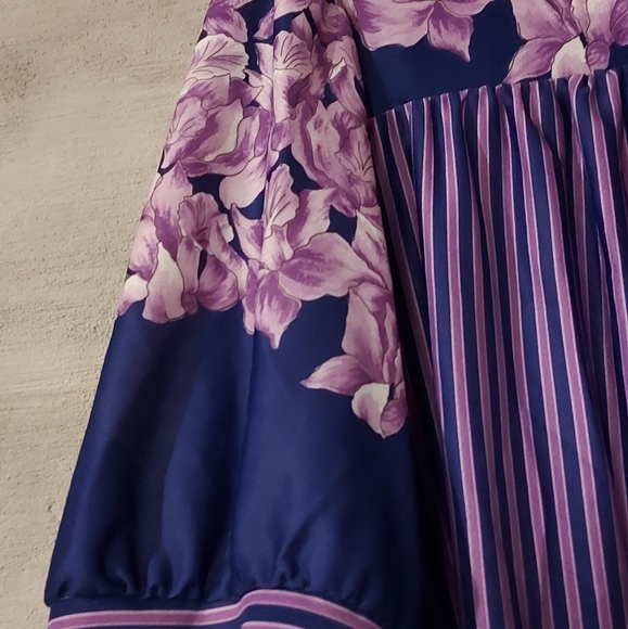 Kitschy 1960's striped floral housedress ~ mumuu ~ loungewear w/ b… - Picture 11 of 16